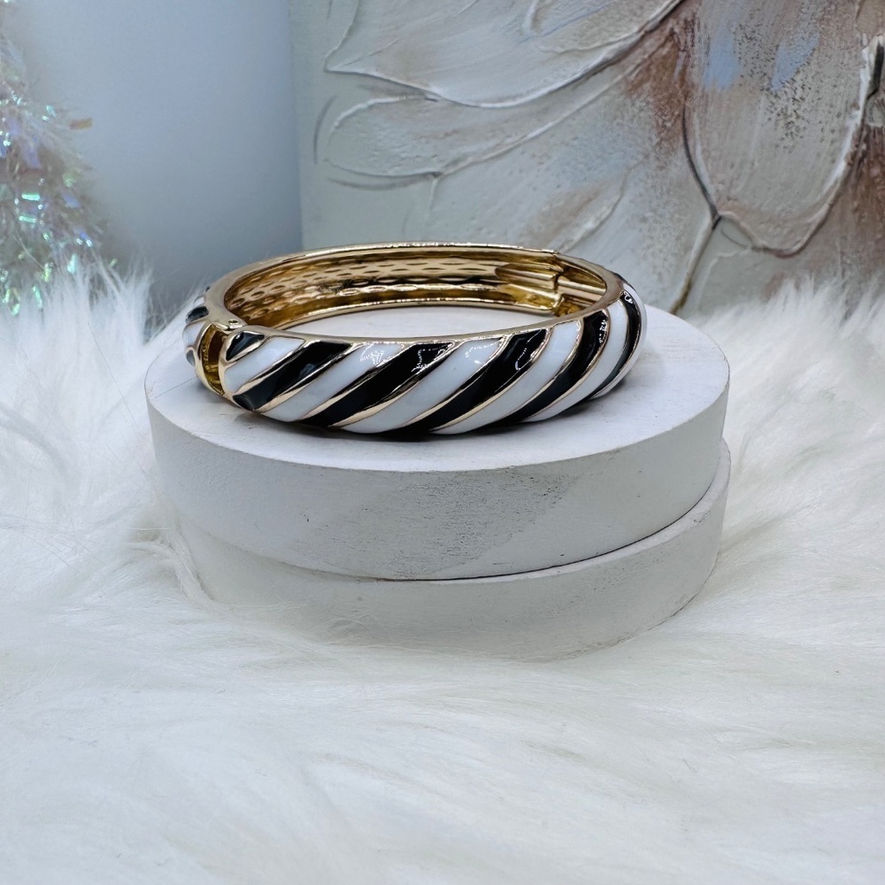 Black & White Stripe Design Thick Enamel Bangle Bracelet - Picture 6 of 7